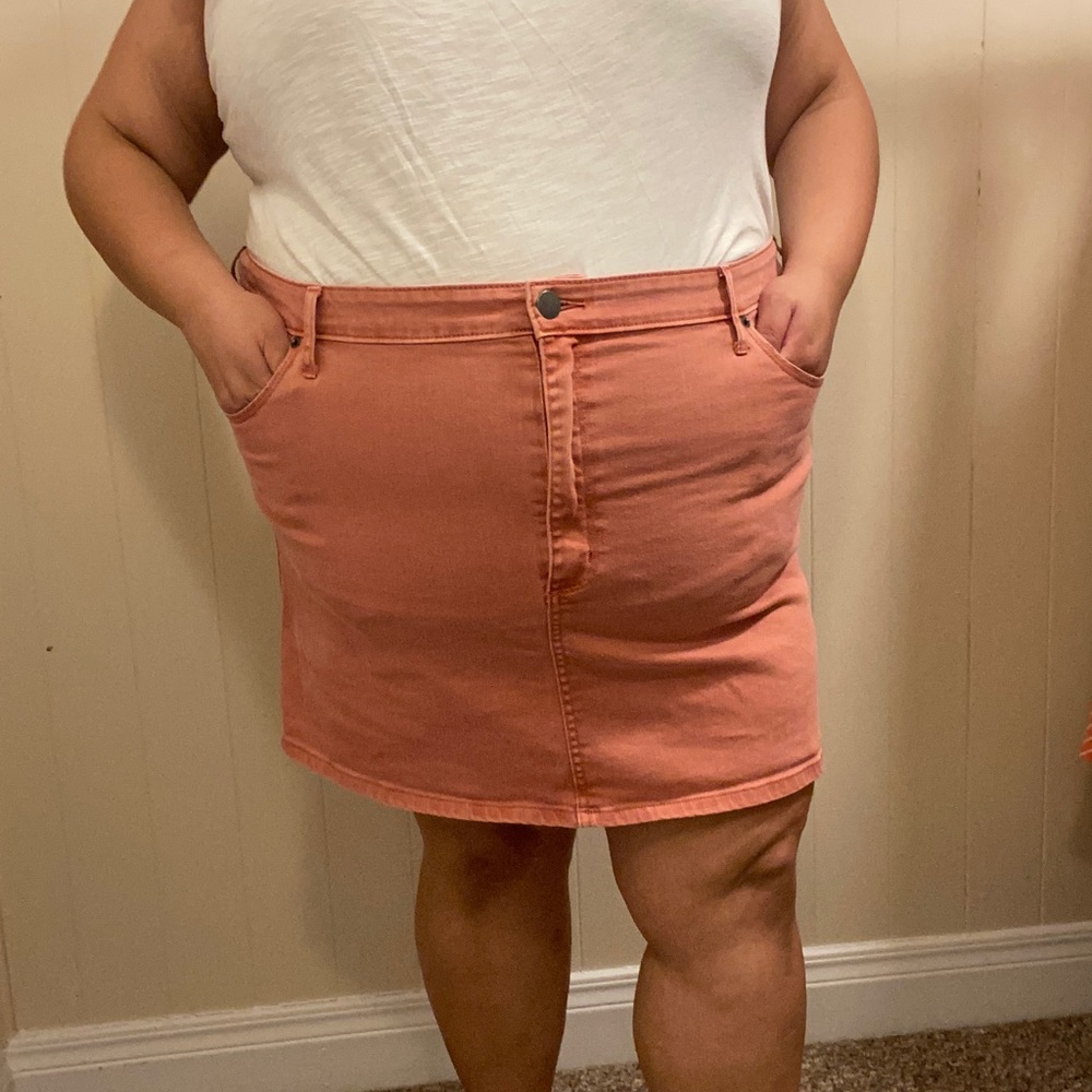 Coral mini skirt